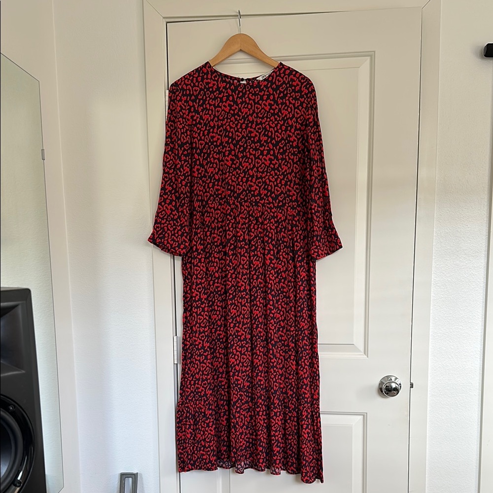 Red and Black Zara 3/4 Sleeve Flowy Midi Dress